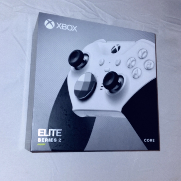 Xbox Elite Series 2 Core Gaming Controller - Picture 2 of 8